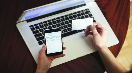 ऑनलाइन कर्जाच्या नावाखाली खंडणीची मागणी; ऑनलाइन कर्जाच्या ॲप्लिकेशनच्या माध्यमातून महिलेची बदनामी