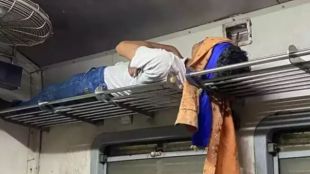 mumbai local viral photo