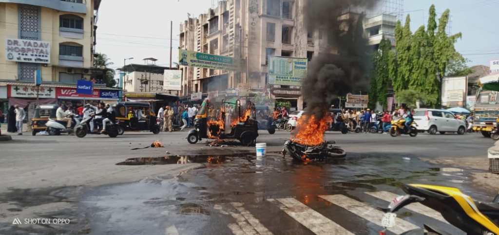 नालासोपार्‍यात भररस्त्यात दुचाकी आणि रिक्षाने घेतला पेट; पाच जण होरपळले