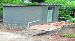 पाण्याअभावी शौचालयाचा वापर बंद; उघडय़ावर जाण्याची वेळ