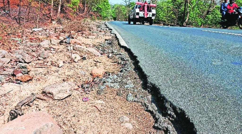 वाघोबा घाटातील साइडपट्टीची दुरवस्था ;महामार्ग प्राधिकरणाचे दुर्लक्ष