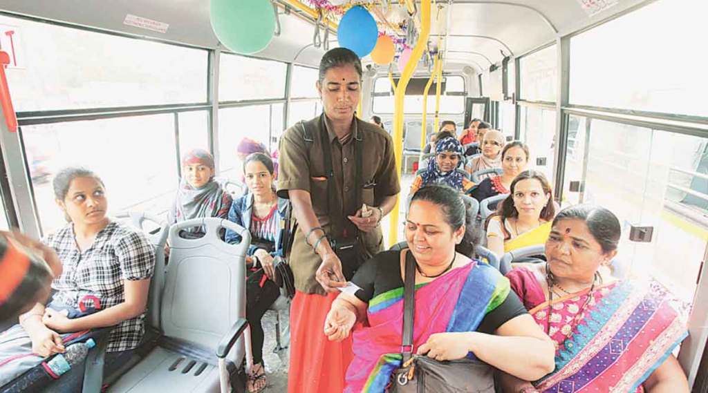 दर महिन्याच्या आठ तारखेला महिलांना पीएमपीचा मोफत प्रवास ; निर्णयाची आजपासून अंमलबजावणी दर महिन्याच्या आठ तारखेला महिलांना पीएमपीचा मोफत प्रवास ; निर्णयाची आजपासून अंमलबजावणी