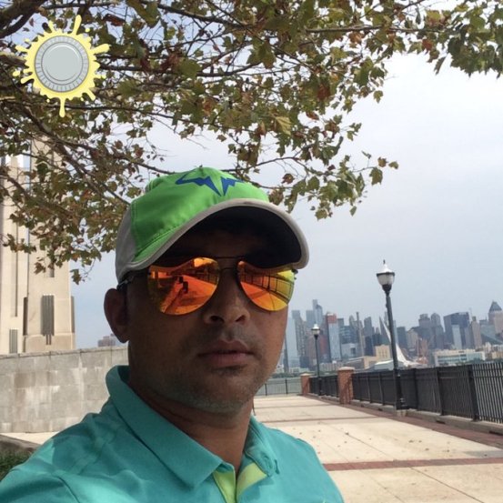 प्रवीण तांबे हे पाच सामन्यांत ६.५० च्या इकॉनॉमी रेटने १२ विकेट घेऊन लीगमधील सर्वोत्तम गोलंदाज ठरले. आणि त्यांनी सुनील नरेन आणि आर. अश्विनसारख्या गोलंदाजाला पराभूत केल्यानंतर त्याला रणजी संघातही मुंबईतून बोलावणे आले. (फोटो: @legytambe/ twitter)