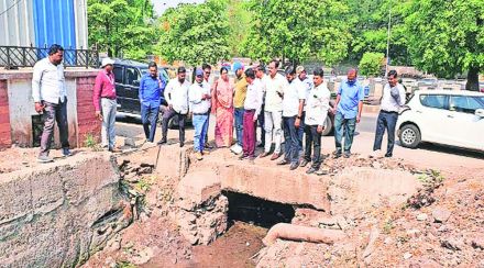 पाण्याचा निचरा होण्यासाठी दीर्घकालीन योजना राबवा ; आमदार सुनील टिंगरे यांच्याकडून पूरग्रस्त ठिकाणांची पाहणी पाण्याचा निचरा होण्यासाठी दीर्घकालीन योजना राबवा ; आमदार सुनील टिंगरे यांच्याकडून पूरग्रस्त ठिकाणांची पाहणी