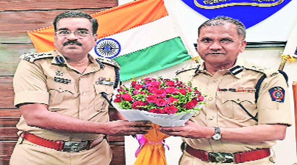 पिंपरी-चिंचवडचे नवे पोलीस आयुक्त अंकुश शिंदे यांनी गुरुवारी पदभार स्वीकारला. अपर पोलीस आयुक्त डॉ. संजय शिंदे यांनी त्यांचे स्वागत केले.
