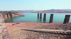 पुण्यात धरणांमधील पाणीसाठा दीड ‘टीएमसी’ने कमी; कडक उन्हाळय़ाचा परिणाम