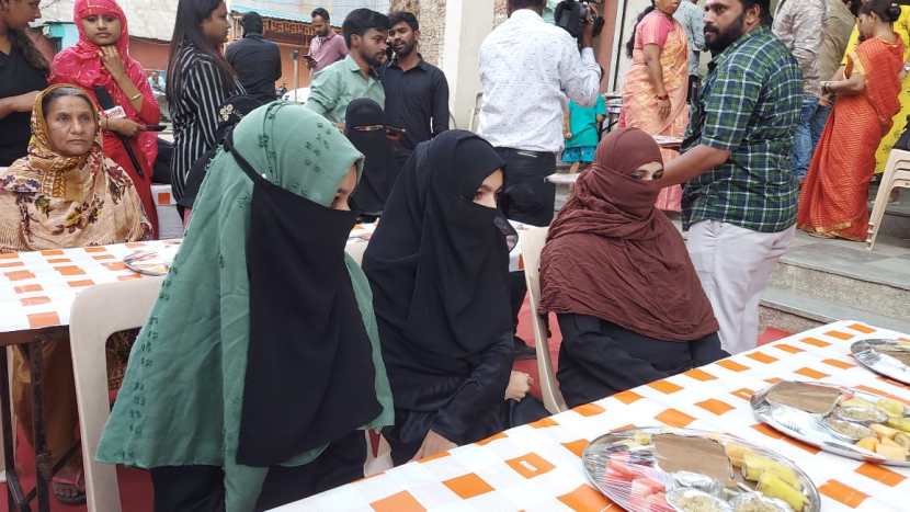 साखळीपीर तालीम राष्ट्रीय मंदिरात हनुमान जयंतीच्या प्रसादाने मुस्लिम समुदायाने रोजा सोडला