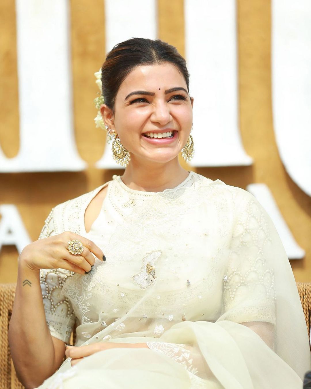 एवढंच नाही तर तब्बल २.३ कोटी रुपयांची 'मर्सिडिज बेन्झ जी६४ एएमजी' कार असलेली समांथा ही एकमेव अभिनेत्री आहे.