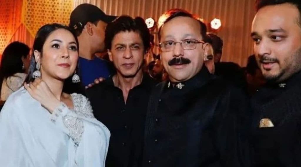 shah rukh khan, shehnaaz gill, shehnaaz gill video, baba siddique iftaar party, baba siddique, शहनाझ गिल, शाहरुख खान, बाबा सिद्दीकी, बाबा सिद्दीकी इफ्तार पार्टी, शहनाझ गिल व्हिडीओ