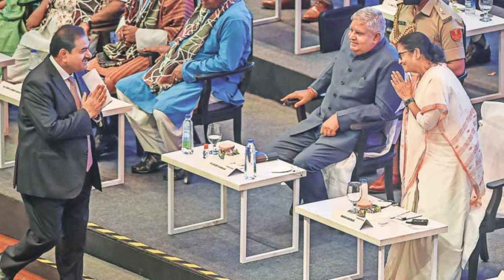 कोलकाता येथे बुधवारी प. बंगाल सरकारच्या गुंतवणूक परिषदेत उद्योगपती गौतम अदानी यांचे मुख्यमंत्री ममता बॅनर्जी यांनी स्वागत केले. यावेळी राज्यपाल जगदीप धनखड उपस्थित होते. कोलकाता येथे बुधवारी प. बंगाल सरकारच्या गुंतवणूक परिषदेत उद्योगपती गौतम अदानी यांचे मुख्यमंत्री ममता बॅनर्जी यांनी स्वागत केले. यावेळी राज्यपाल जगदीप धनखड उपस्थित होते.