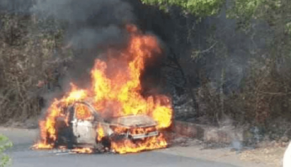 wai pachgani pasarani ghat car burnt