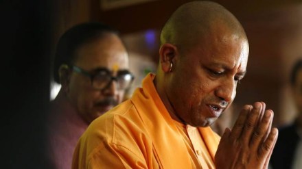 धर्मस्थळांतील ध्वनिक्षेपकांचा आवाज आवारापुरता मर्यादित ; उत्तर प्रदेशच्या मुख्यमंत्र्यांचे निर्देश