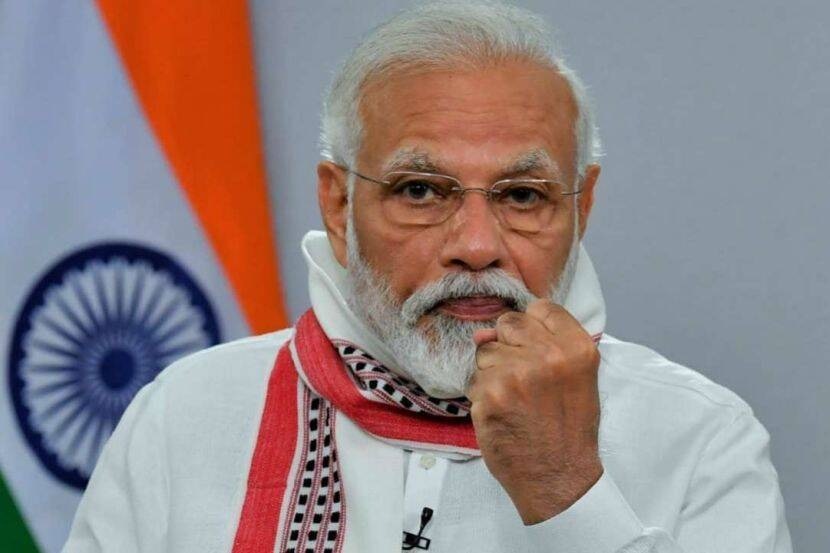 तसेच पंतप्रधान हल्ली औरंगजेबाच्या गोष्टी सांगतात, या औरंगजेबाला महाराष्ट्रानेच गाडला. या औरंगजेबाचा जन्म गुजरातमध्ये झाला होता, त्याचा मृत्यू महाराष्ट्रात झाला, अशी टीका त्यांनी नरेंद्र मोदींवर केली.