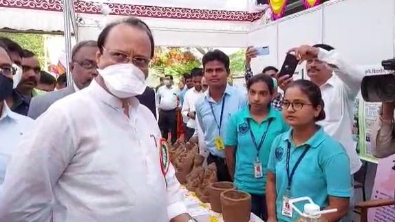 साक्षी खटके हिने ९८.१० आणि सायली देशमुखने ९९.१० टक्के मिळाल्याचं सांगितलं.