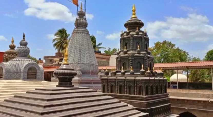 विशेष म्हणजे तुकोबांची मूर्ती देखील अवघ्या ४२ दिवसात घडवली आहे, अशी माहिती शाहीर अन शिल्पकार चेतन रवींद्र हिंगे यांनी दिली आहे. पंतप्रधान नरेंद्र मोदी १४ जून रोजी देहूत येणार आहेत. (फोटो सौजन्य : प्रतिनिधी, कृष्णा पांचाळ)