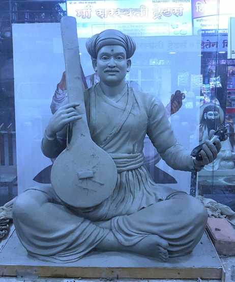 राजस्थान येथील एका खाणीतील दगडापासून तुकोबारायांची मूर्ती घडवण्यात आली आहे. (फोटो सौजन्य : प्रतिनिधी, कृष्णा पांचाळ)