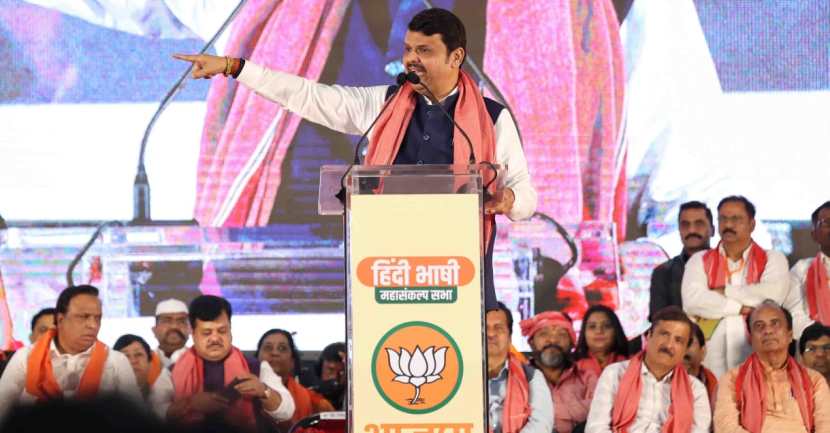 आम्ही फाईव्हस्टारचं राजकारण नाही केलं, जमिनीवरचं राजकारण केलं आहे. असं म्हणत फडणवीसांनी ठाकरे सरकारवर निशाणा साधला.