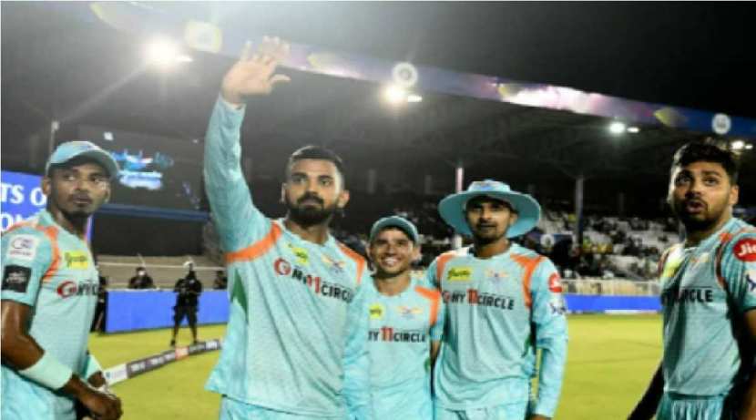 लखनऊ संघाचे अजून दोन सामने शिल्लक आहेत. त्यामुळे हे दोन्ही सामने जिंकून २० गुण मिळवण्याची संधी लखनऊकडे आहे. बाकीच्या संघांनी सुमार कामगिरी केल्यास दोन्ही सामने गमावल्यानंतरही लखनऊ संघ प्लेऑफपर्यंत पोहोचू शकतो.