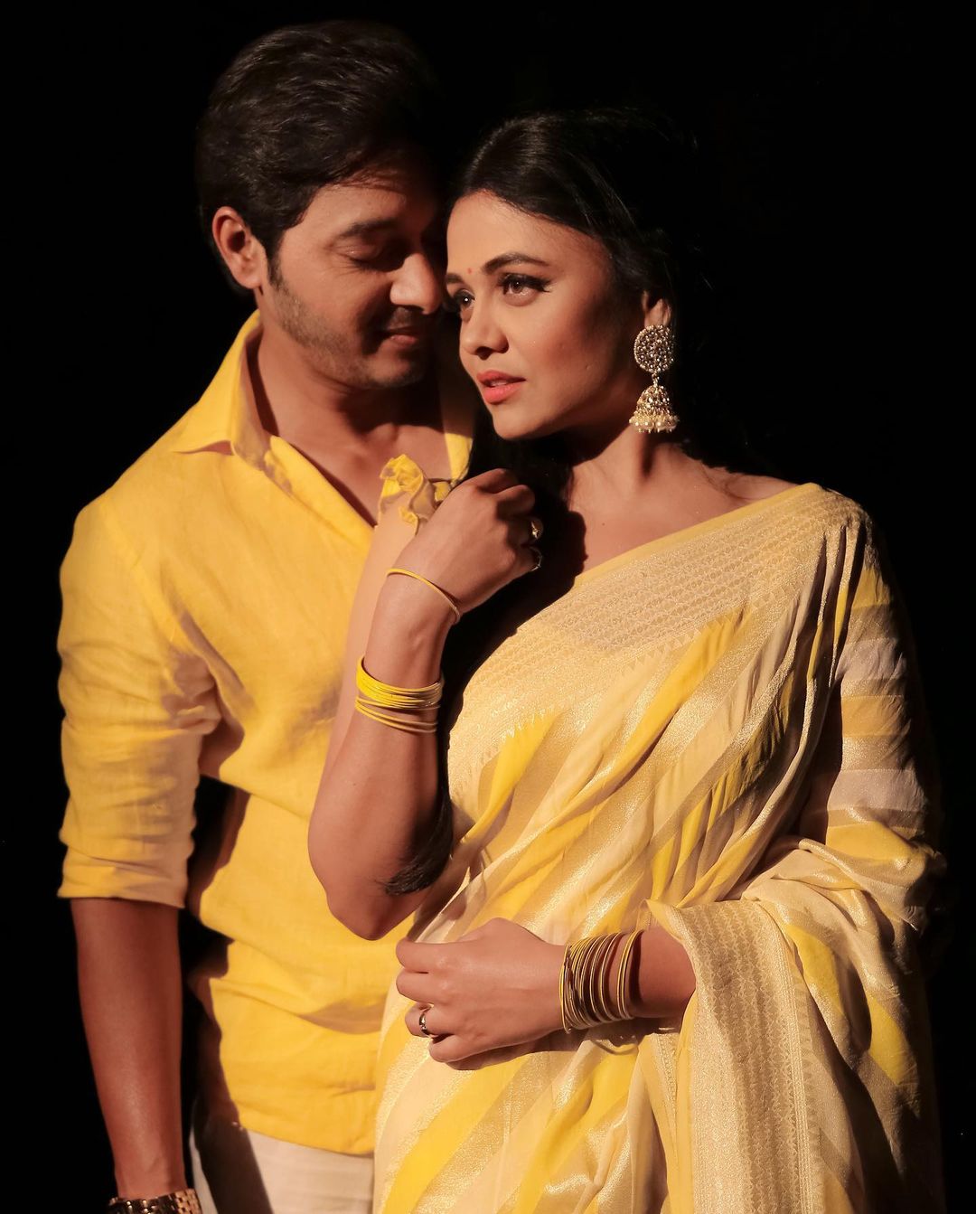 Mazhi Tuzhi Reshimgath Engagement