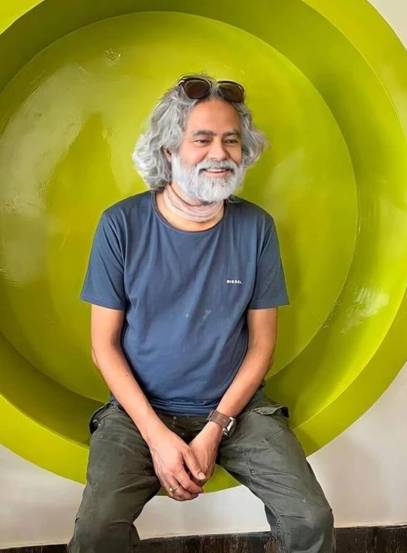 संजय मिश्राची कॉमेडी लोकांना खूप आवडते. त्‍यांनी करिअरमध्‍ये अनेक सिनेमेही केले पण रोहित शेट्टीच्‍या 'गोलमाल' या चित्रपटातून त्यांना ओळख मिळाली.