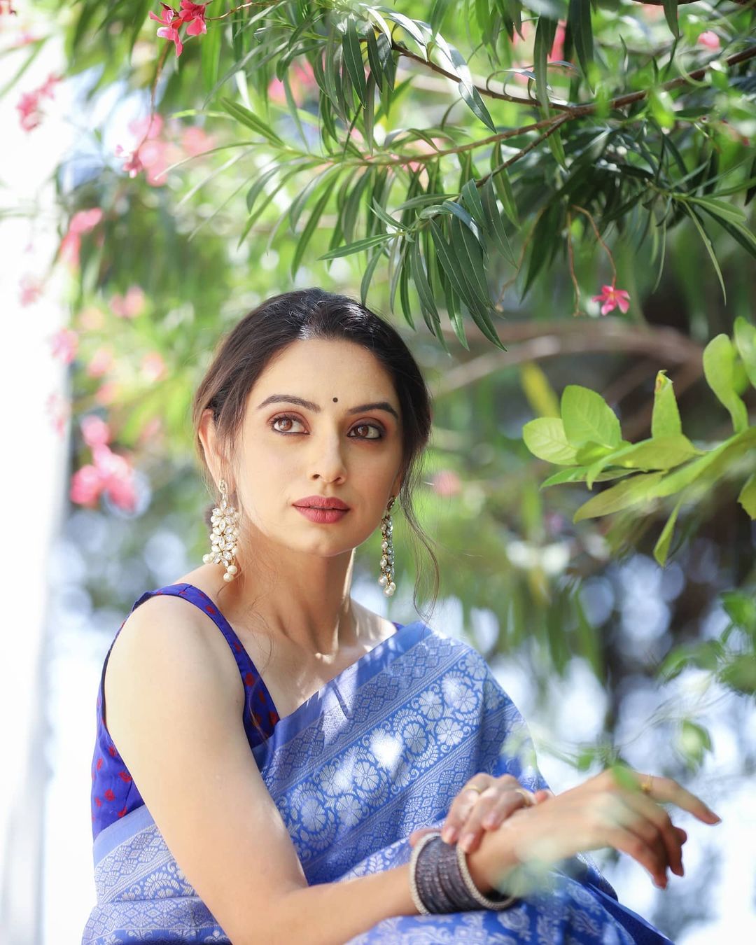 Dharmaveer Movie Shruti Marathe Gaurav Ghatnekar