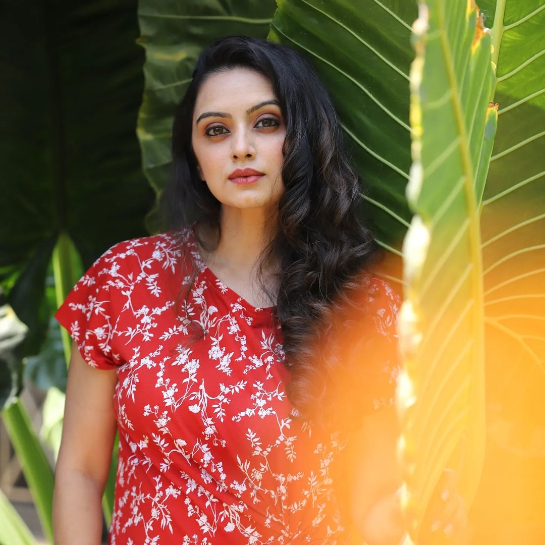 Dharmaveer Movie Shruti Marathe Gaurav Ghatnekar