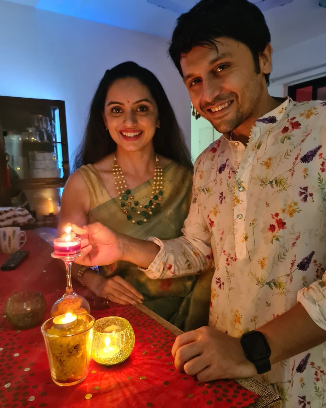 Dharmaveer Movie Shruti Marathe Gaurav Ghatnekar
