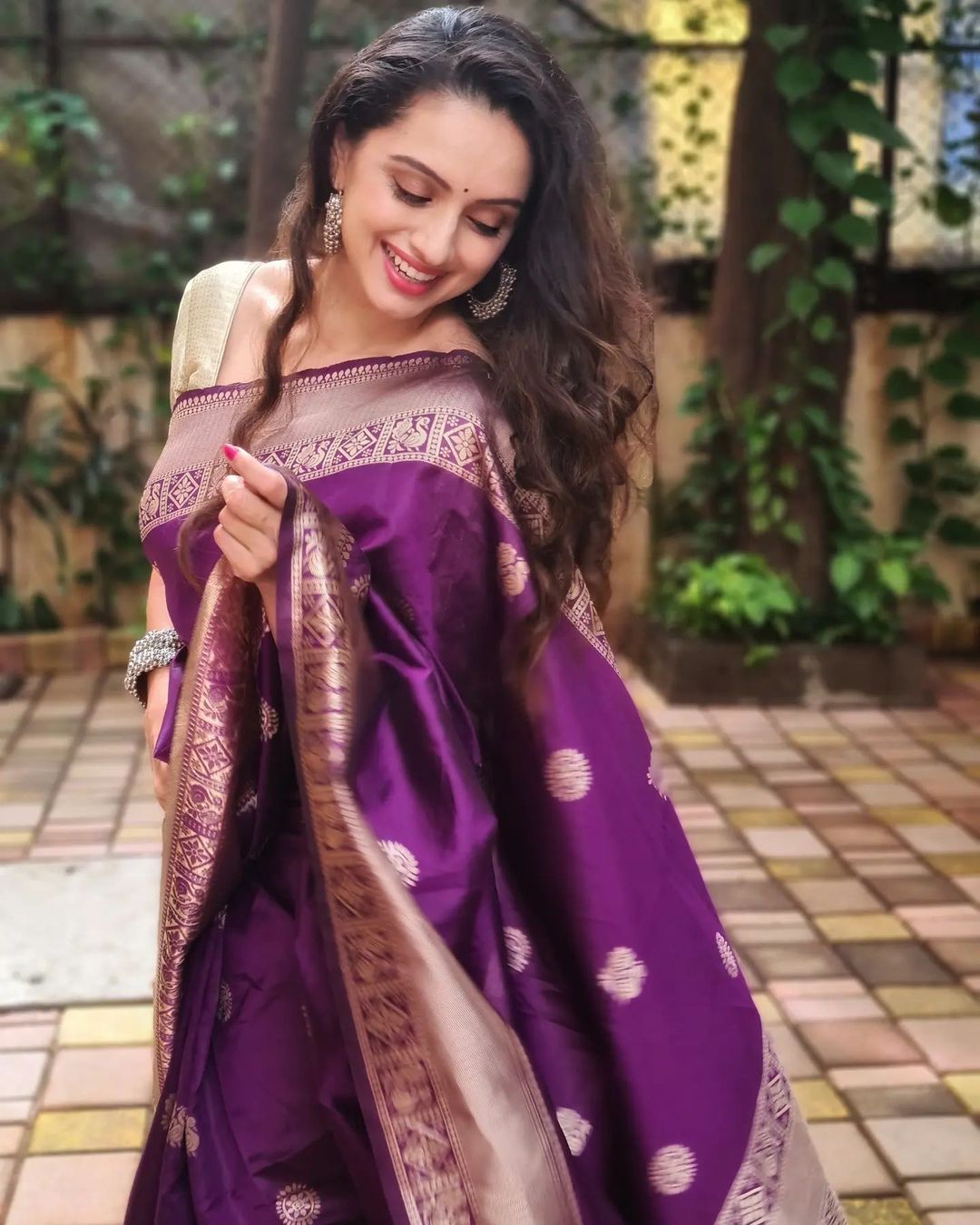 Shruti Marathe Sarsenapati Hambirrao