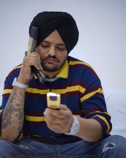 सिद्धू मुसेवालाचा सोशल मीडियावर फार मोठा चाहता वर्ग आहे.