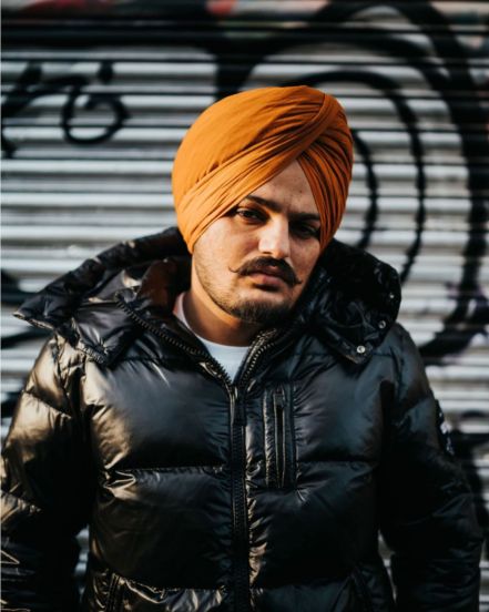 पंजाबचा गायक सिद्धू मुसेवाला यांची रविवारी गोळ्या झाडून हत्या केल्याची खळबळजनक घटना घडली आहे.