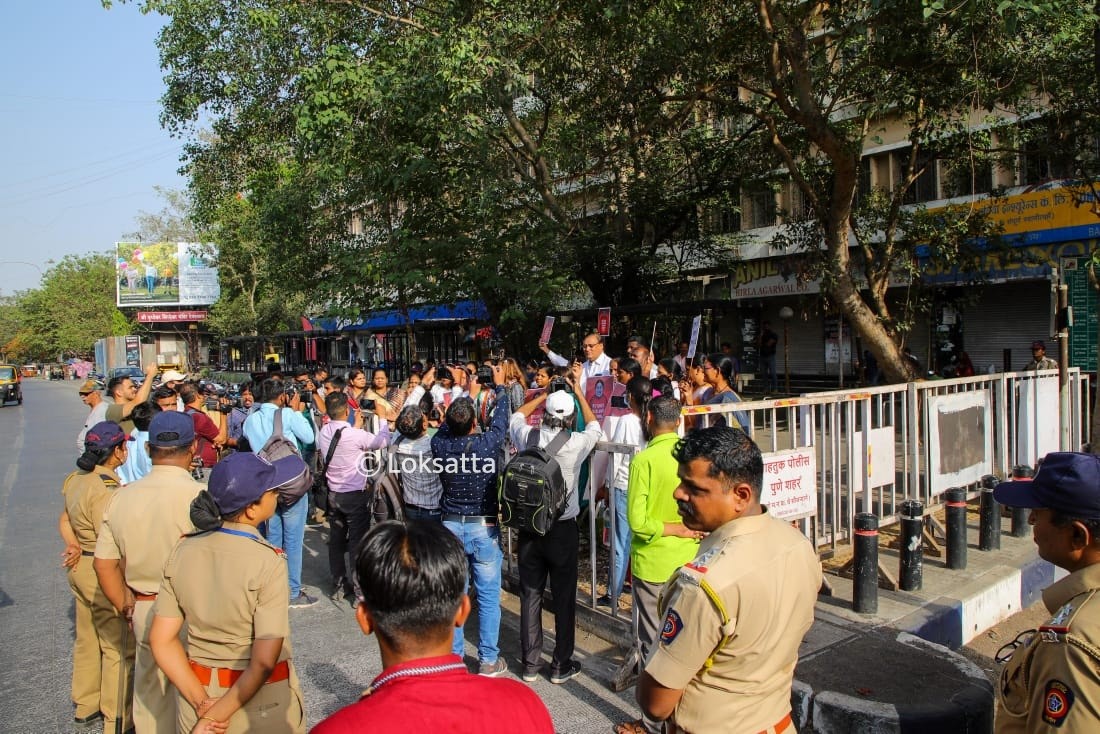 Smriti Irani faces protests by NCP Congress over price rise during Pune visit