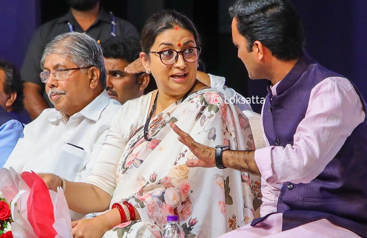 Smriti Irani faces protests by NCP Congress over price rise during Pune visit