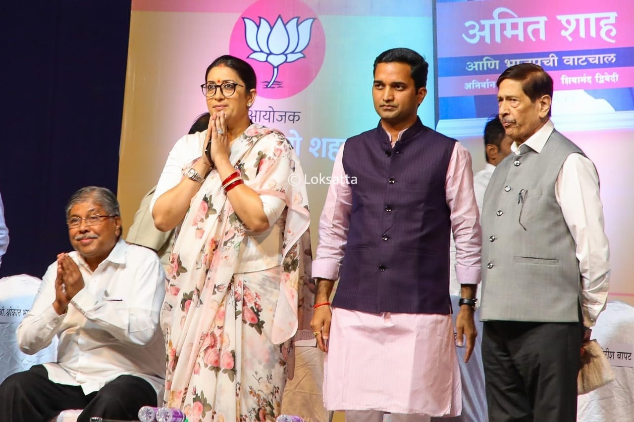 Smriti Irani faces protests by NCP Congress over price rise during Pune visit