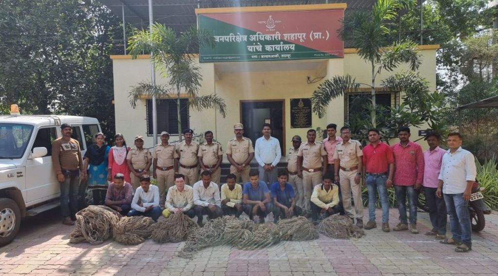शहापूर जवळील पेंढरघोळ दुर्गम भागातील रानडुकाराची शिकार करणारे शिकारी