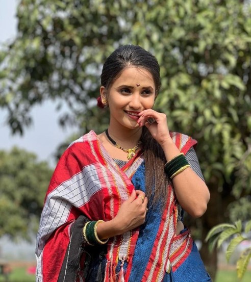 या वादानंतर हा वादग्रस्त व्हिडीओ रिल्स तयार करणारी डान्सर वैष्णवी पाटील कोण आहे याविषयी जोरदार चर्चा सुरू आहे.