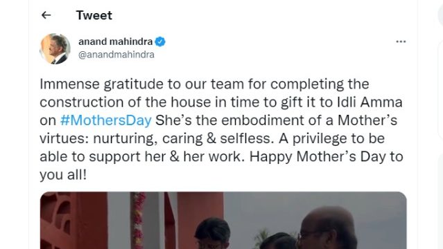 इडली अम्माला त्यांचे हक्काचे घर दिल्याची माहिती आनंद महिंद्र यांनी ट्वीटद्वारे दिली आहे.