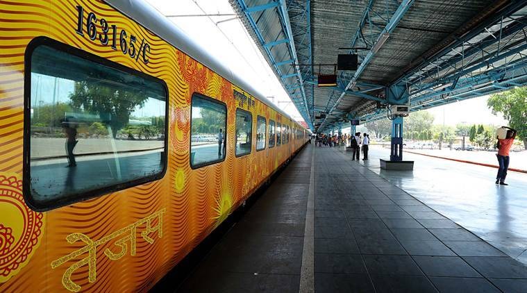 जर तुम्ही काळजीपूर्वक निरीक्षण केले असेल असेल तर तुमच्या लक्षात आले असेल की ट्रेनचे डबे तीन रंगाचे असतात.
