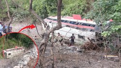 पालघरमध्ये मद्यधुंद चालकामुळे एसटी बस दरीत कोसळली; १५ प्रवासी जखमी