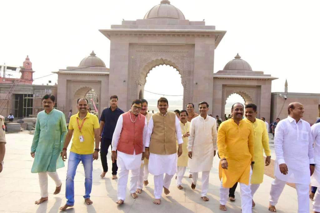 devendra fadnvis at kashi vishwanath temple (10)