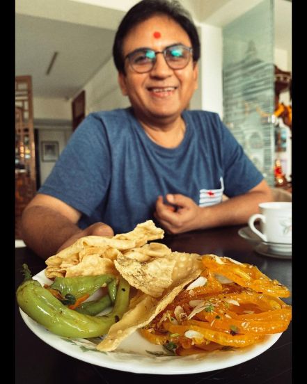 अभिनेते दिलीप जोशी जेठालाल ही भूमिका कित्येक वर्ष उत्तमरित्या छोट्या पडद्यावर साकारत आहेत.