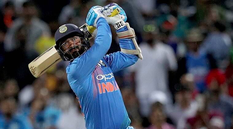 कार्तिक केवळ आयपीएलसाठीच नाही तर टीम इंडियासाठीही खेळताना कोणत्याही फॉरमॅटमध्ये आपली ओळख पूर्णपणे प्रस्थापित करू शकला नाही. (फोटो - AP)