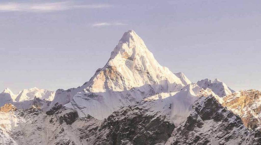 मुंबईच्या १० वर्षांच्या मुलीची एव्हरेस्ट पायथ्यापर्यंत यशस्वी मोहीम मुंबईच्या १० वर्षांच्या मुलीची एव्हरेस्ट पायथ्यापर्यंत यशस्वी मोहीम