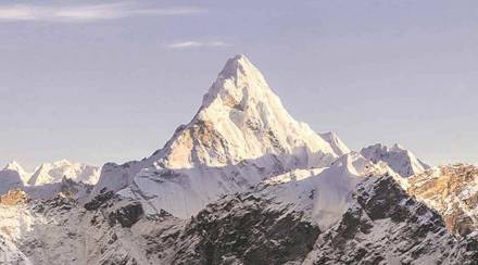 मुंबईच्या १० वर्षांच्या मुलीची एव्हरेस्ट पायथ्यापर्यंत यशस्वी मोहीम