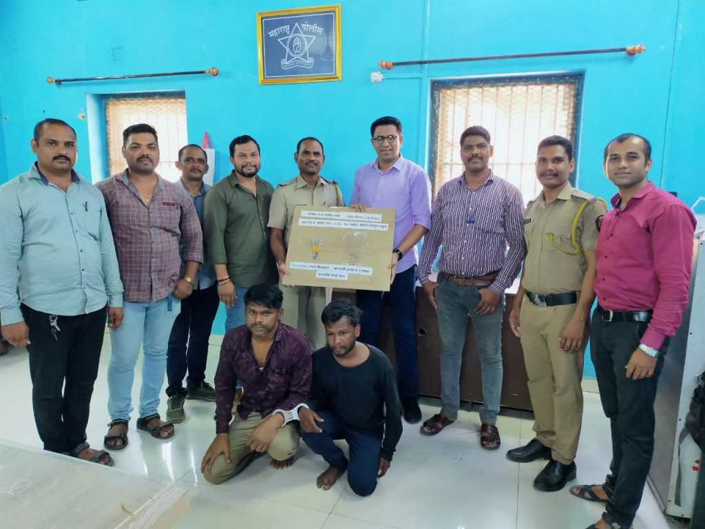 रेल्वे स्थानकात महिला प्रवाशांजवळील सोन्याचा ऐवज चोरणाऱ्या दोघांना अटक , कल्याण लोहमार्ग पोलिसांची कारवाई