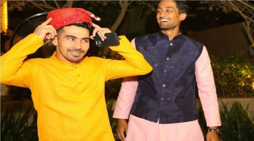 गुजरात टायटन्स संघाच्या सोशल मीडियावर अकाऊंटवर हे फोटो शेअर करण्यात आले आहेत. मंगळवारी हा संघ पंजाब किंग्जविरोधात लढा देणार आहे.