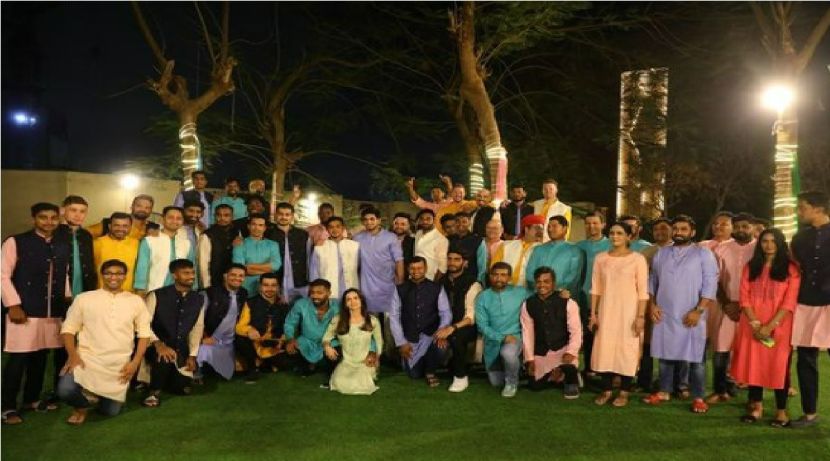 गुजरात टायटन्स हा संघ तर गुणतालिकेत अव्वल स्थानावर आहे. याच संघाने गुजरात स्थापना दिनाच्या निमित्ताने खास सेलिब्रेशन केले.