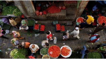 WPI Inflation: महागाईने १० वर्षातील विक्रम मोडला, खाद्यपदार्थांच्या किमतीत भरमसाठ वाढ WPI Inflation: महागाईने १० वर्षातील विक्रम मोडला, खाद्यपदार्थांच्या किमतीत भरमसाठ वाढ