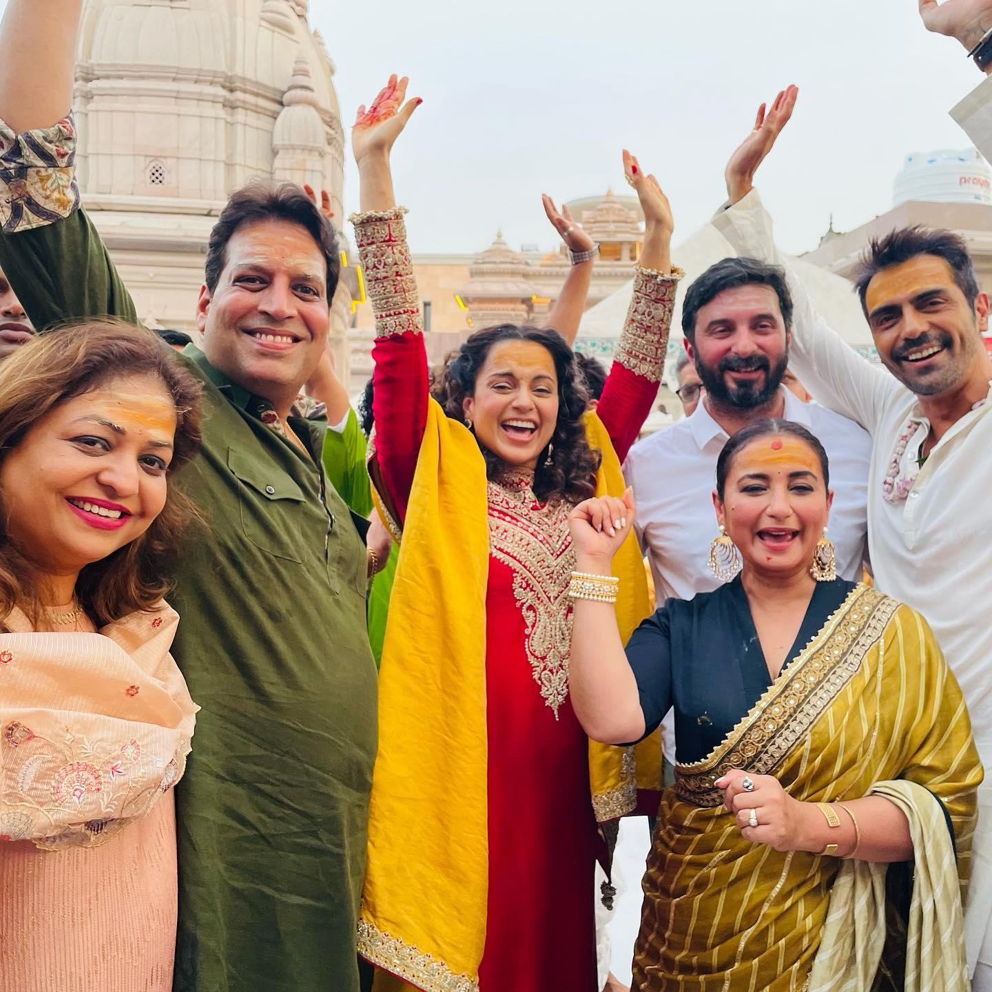 यादरम्यानचे फोटो कंगनाने तिच्या सोशल मीडिया अकाऊंटवरून शेअर केले आहेत.