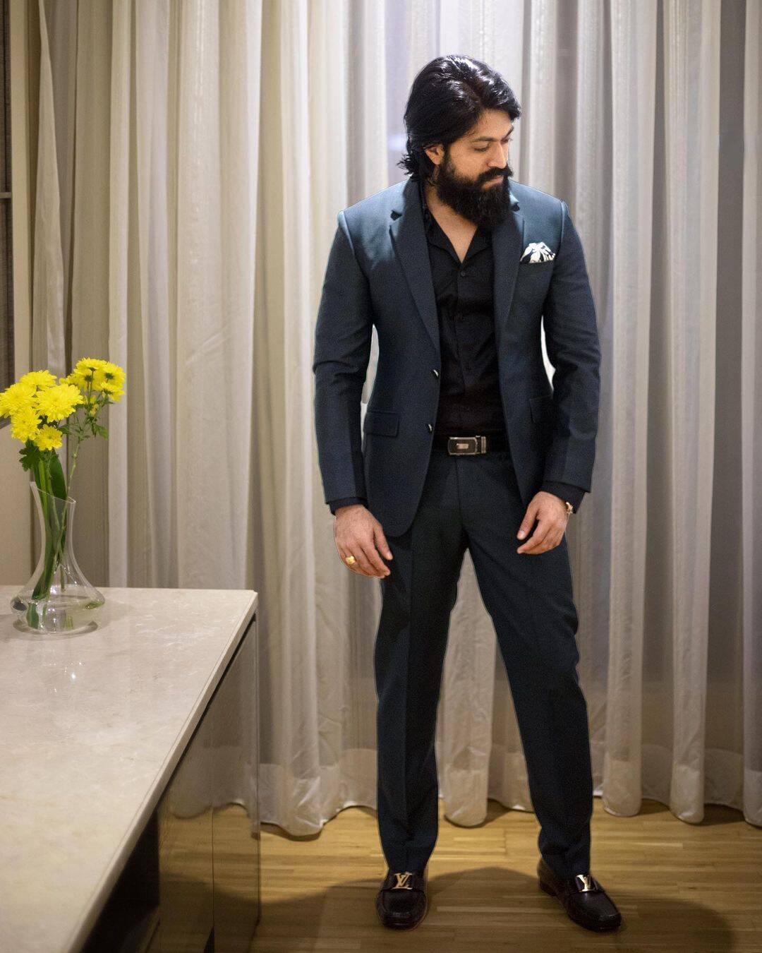 kgf 2 star yash and radhika love story (15)