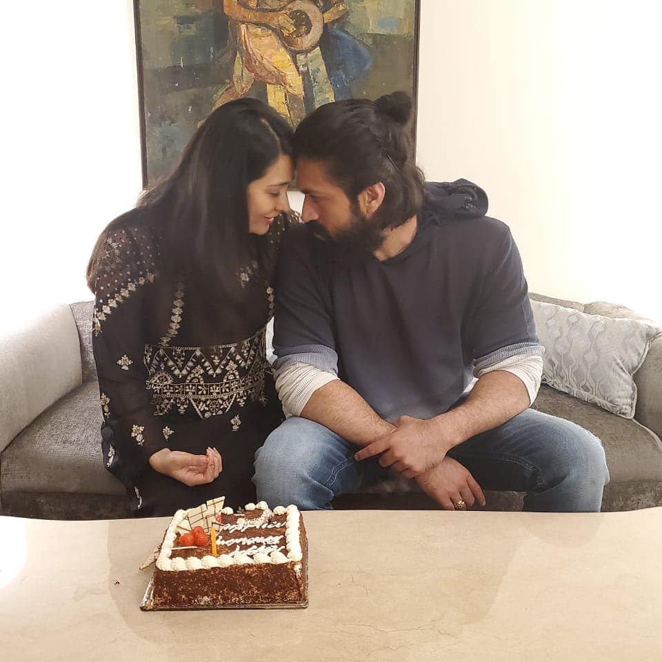 kgf 2 star yash and radhika love story (20)